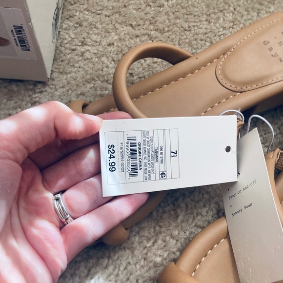 NWT Sandals - Picture 3 of 5